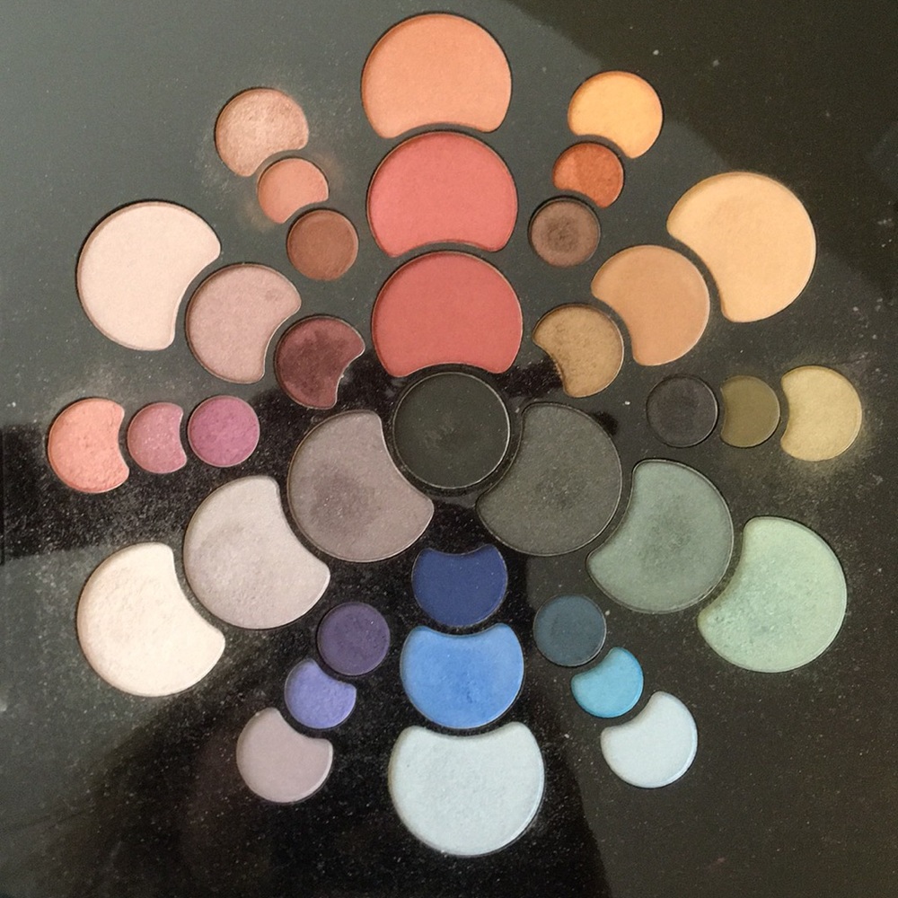 Stila Eye Shadow Palette with 37 Colors